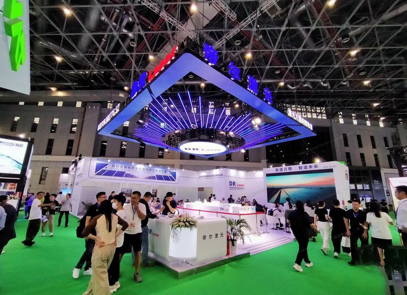 SNEC 上海光伏展展台搭建案例照片-帝换激光